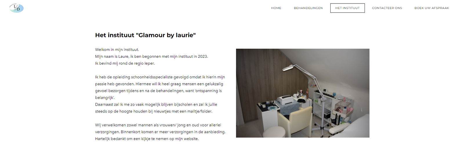 Website van Glamour by Laurie met informatie over het schoonheidsinstituut en een foto van de behandelruimte.